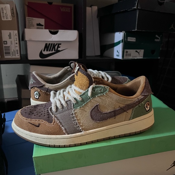 Men’s Nike Dunks - Picture 2 of 3